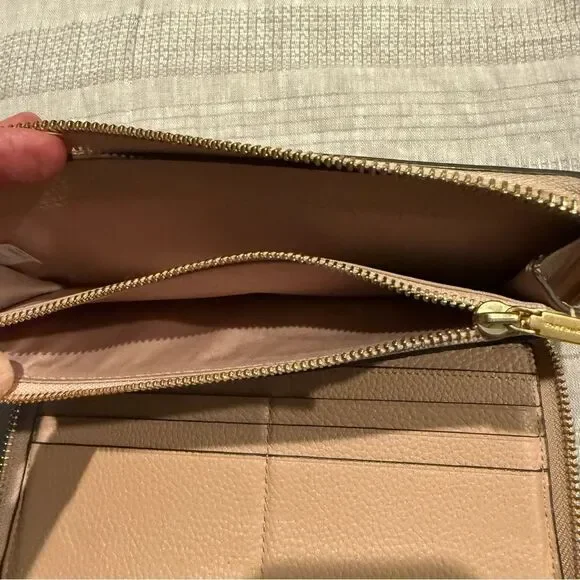 Tory Burch Beige Wallet with Gold Logo - Picture 6 of 15